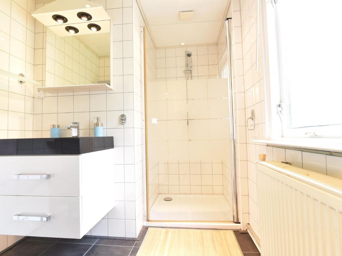 Fantastic Villa In Ooltgensplaat With Jetty エクステリア 写真